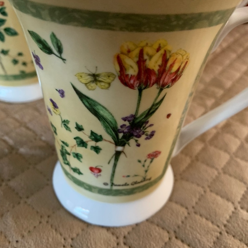 Mugs - Picture 2 of 4